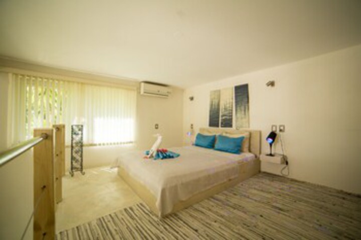 Room 21 of 27