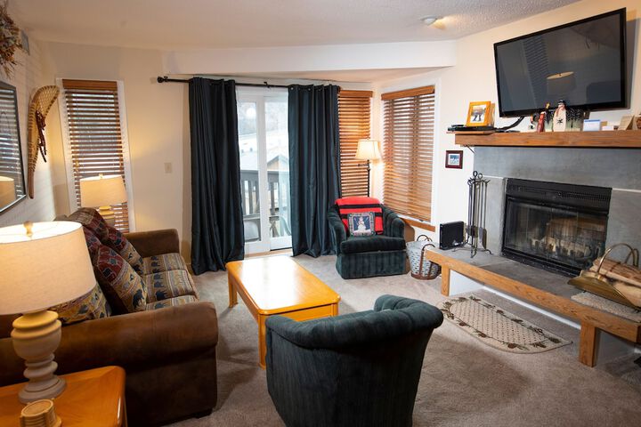 Mountain Lodge at Okemo-1br Fireplace & Updated Kitchen 1 Bedroom Condo by RedAwning