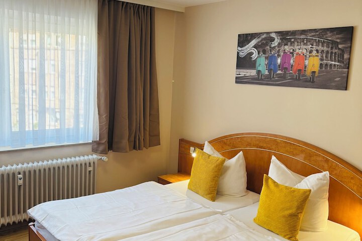 Room 33 of 62