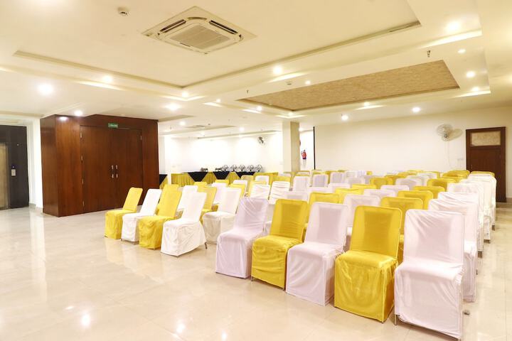Ballroom/Hall 37 of 39
