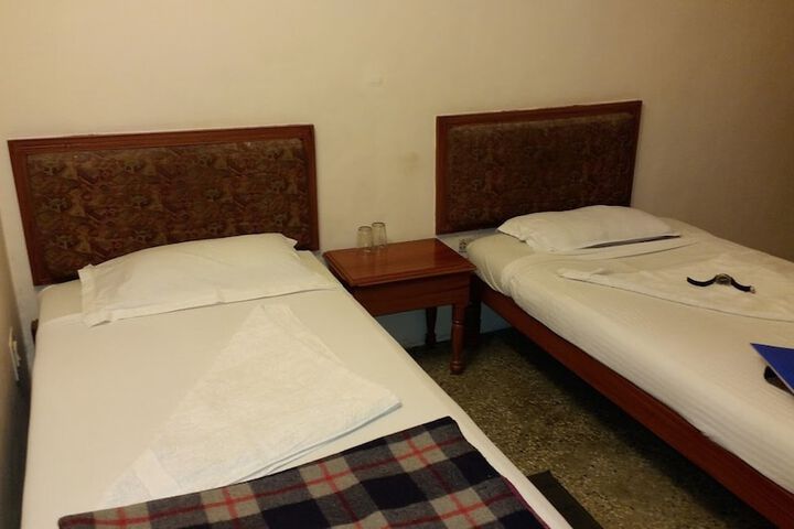 Room 4 of 15