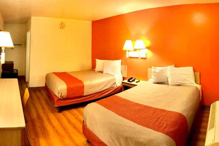 2 Double Beds (12 of 12)