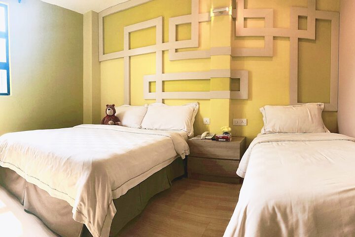 Room 8 of 33