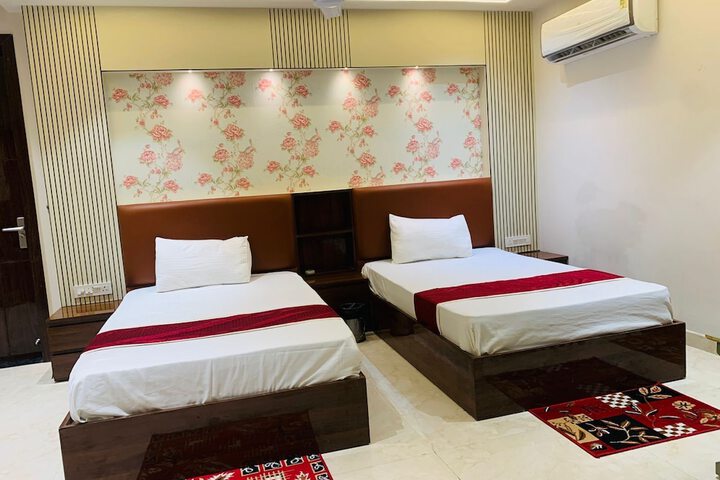 Room 6 of 19