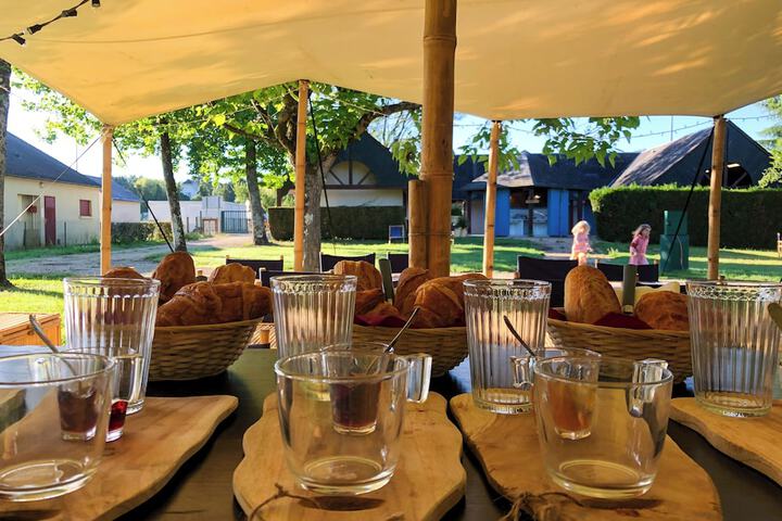 Breakfast/Coffee Service 18 of 41
