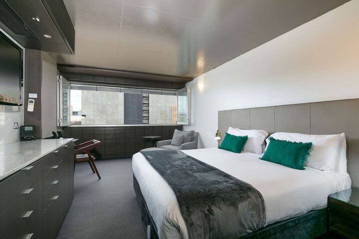 Room 10 of 24