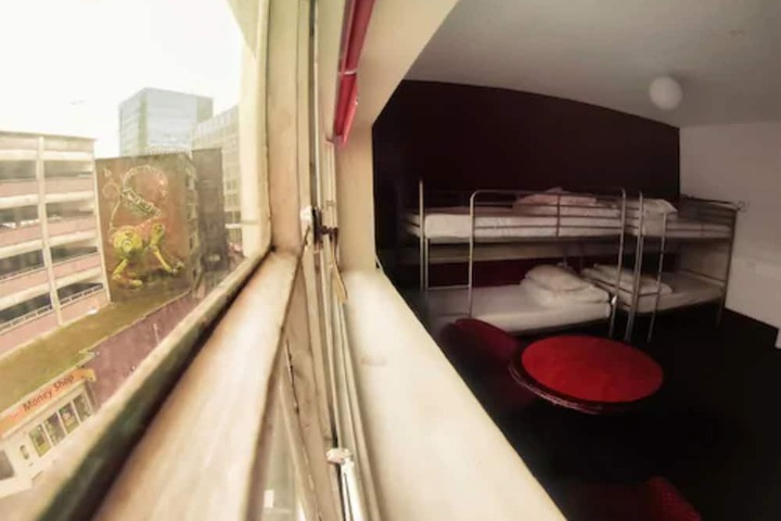 Room 17 of 38