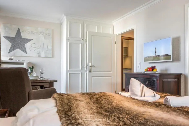 Room 2 of 20