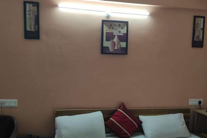 Room 6 of 24