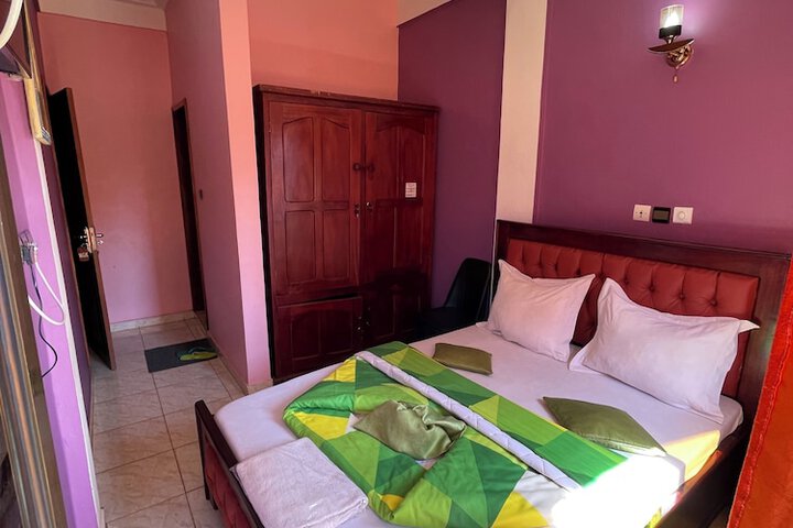 Room 42 of 118