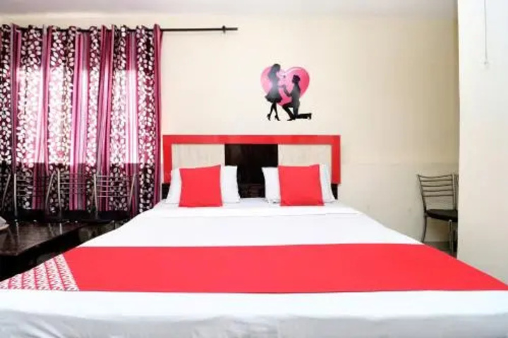 Oyo 28225 Hotel Lions Den