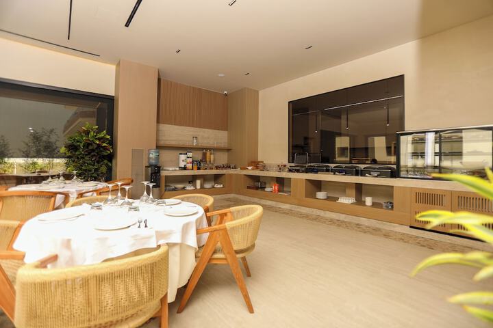 Dining 80 of 100