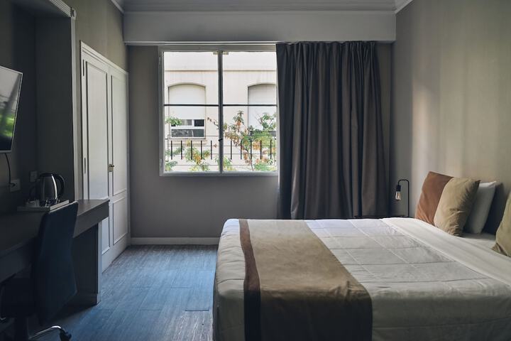 Room 44 of 76