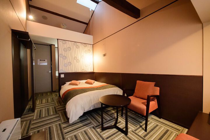 Room 3 of 17