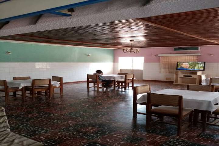 Dining 2 of 8