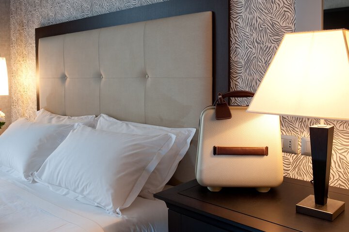 Room 32 of 77