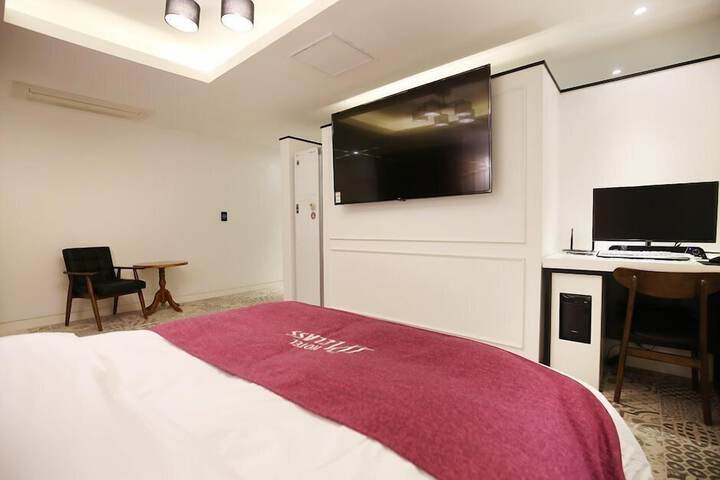 Room 33 of 83