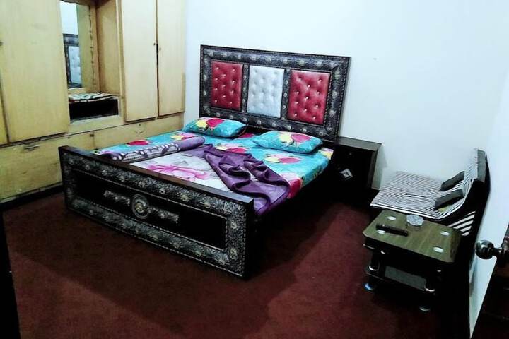 Room 5 of 7