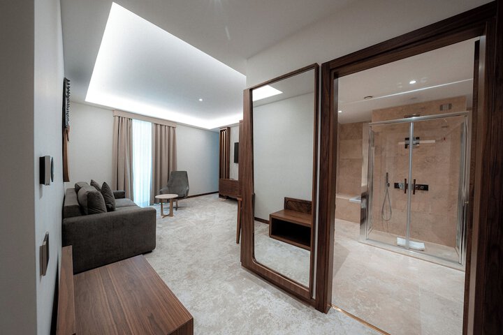 Room 45 of 197