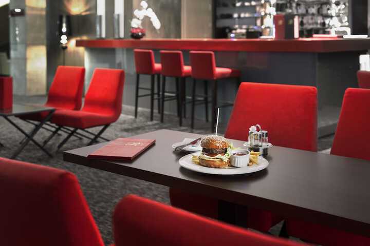 Lounge 67 of 74
