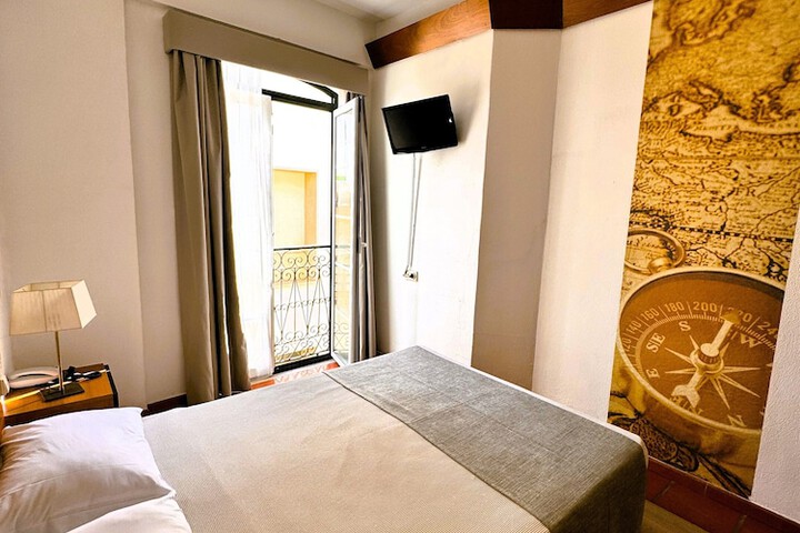 Room 5 of 28