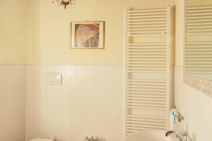 Room 16 of 36