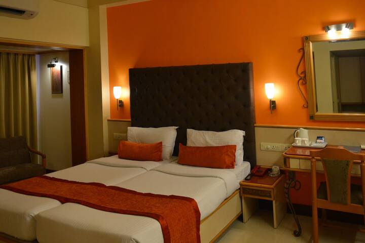 Room 6 of 32