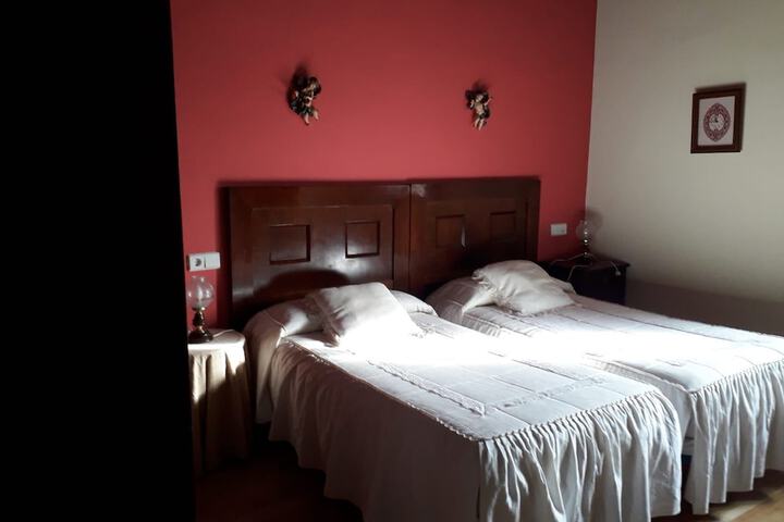 Room 6 of 12
