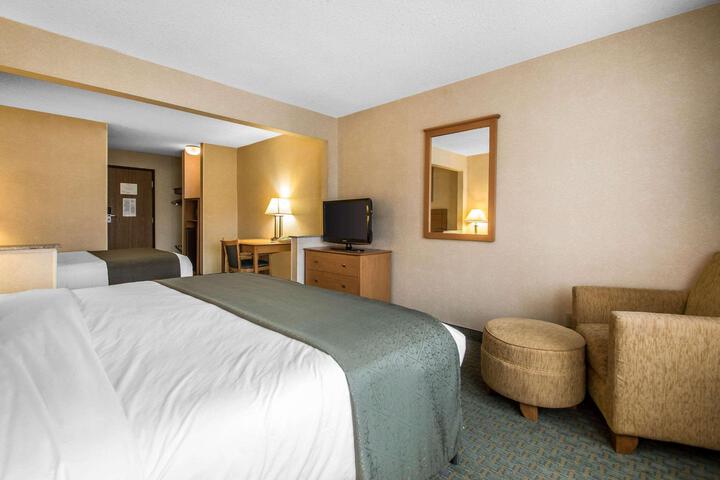 1 King Bed (8 of 17)