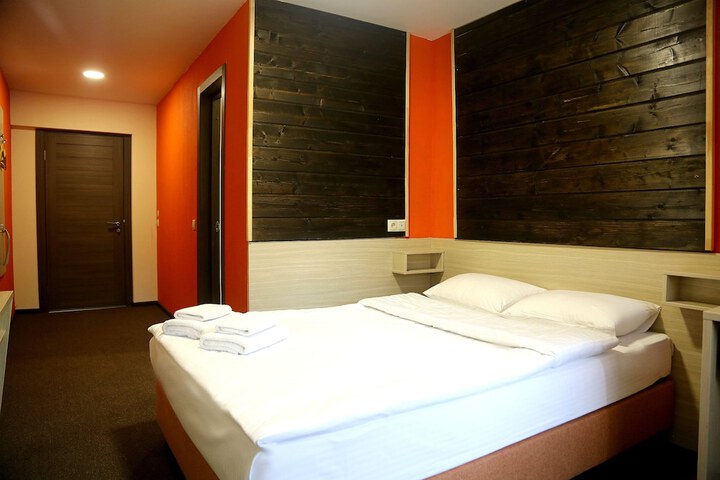 Room 9 of 17