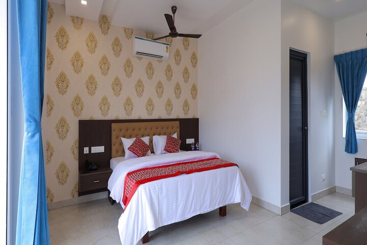 Room 8 of 18