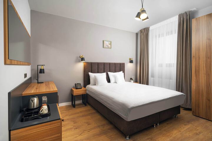 Room 25 of 48