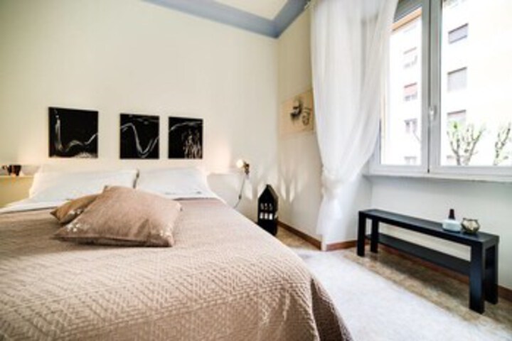 Room 6 of 16