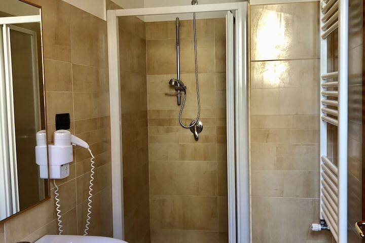 Room 10 of 43