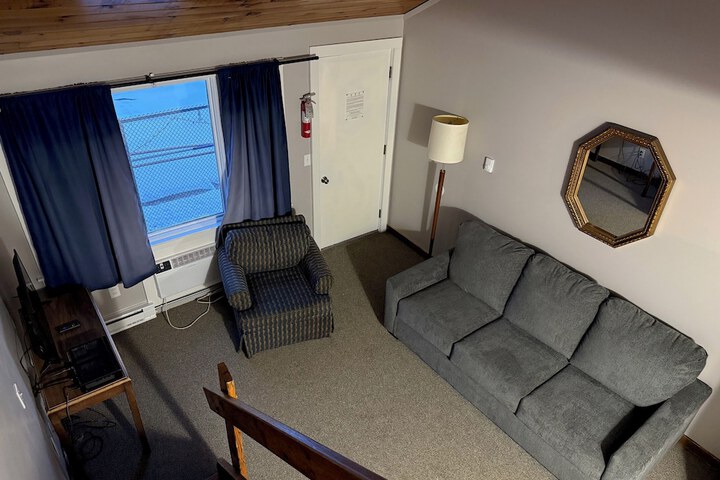Room 21 of 36
