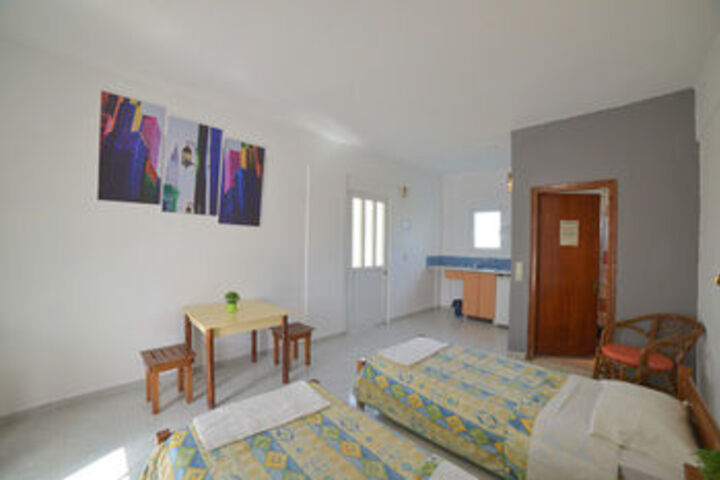 Room 7 of 12