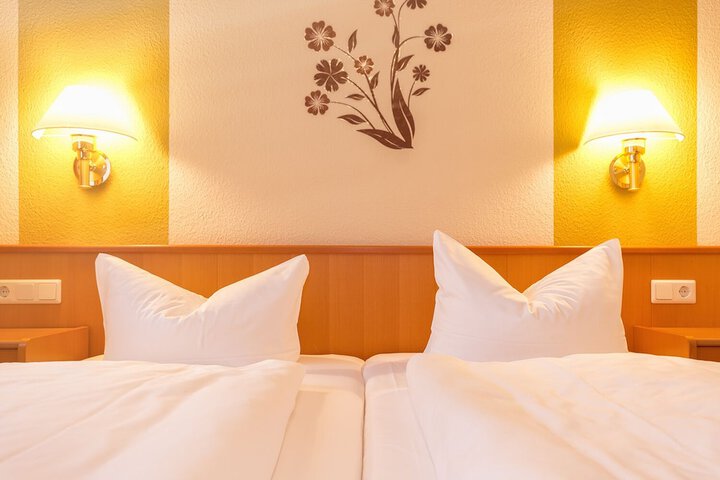 Room 8 of 25