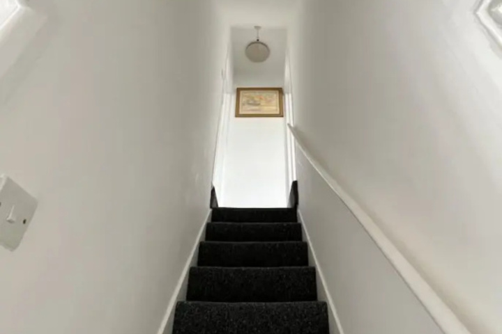 Room 9 of 12