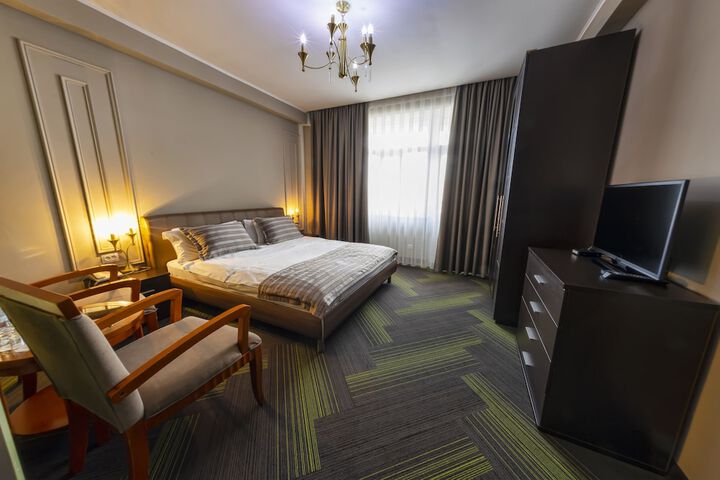 Room 7 of 35