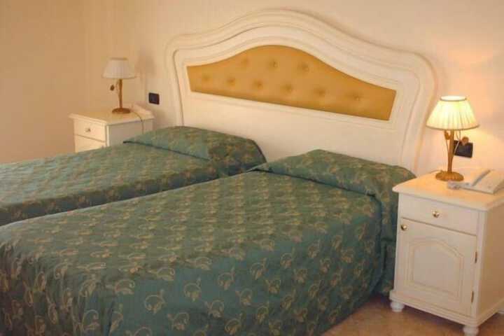 Room 6 of 53