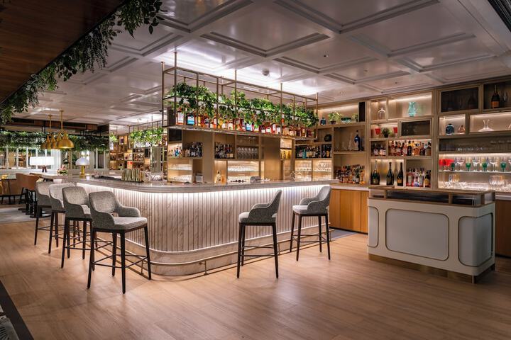 Lounge 108 of 136
