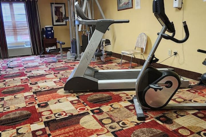 Exercise/lap pool