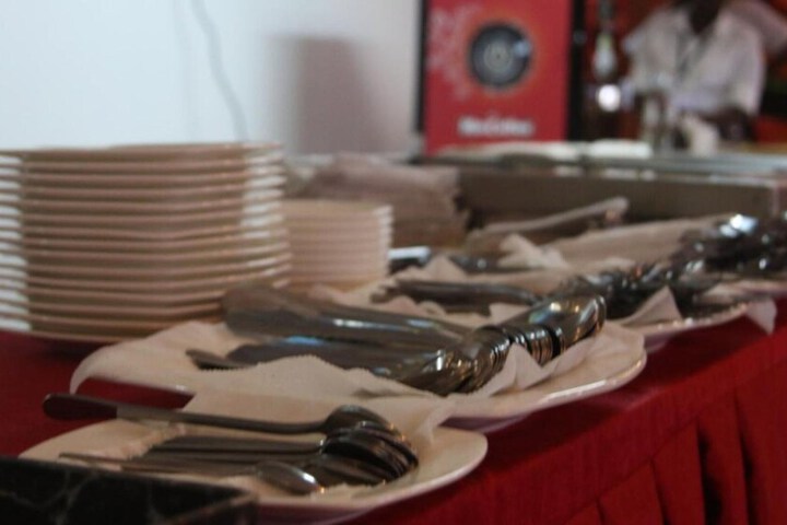 Dining 14 of 25