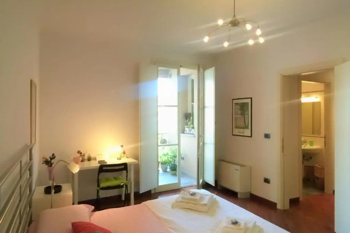 Room 4 of 12
