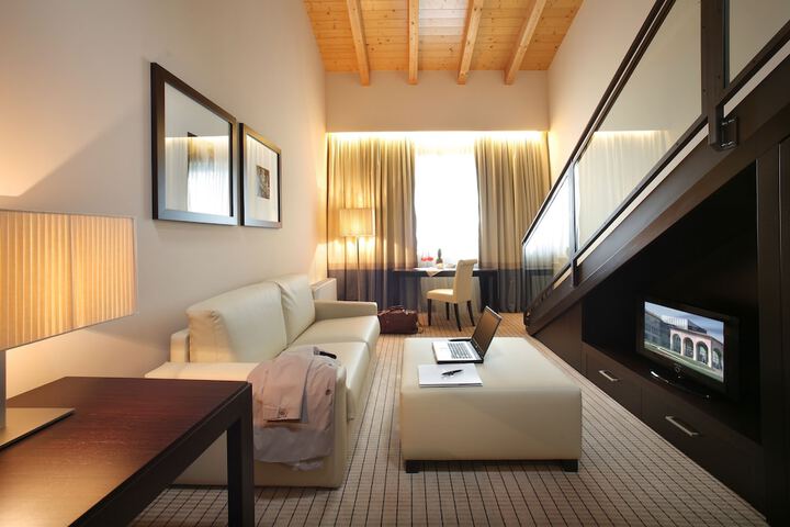 Room 9 of 34