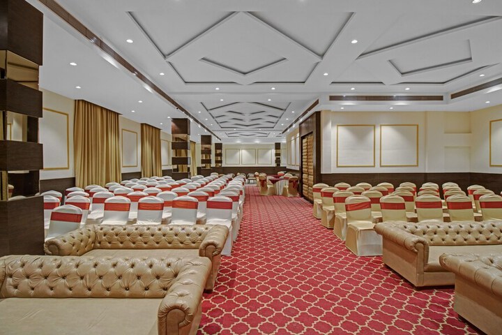 Ballroom/Hall 32 of 45