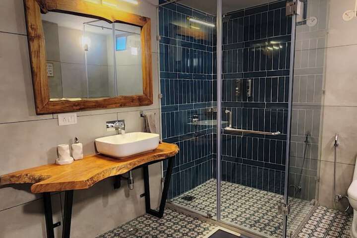 Room 5 of 20
