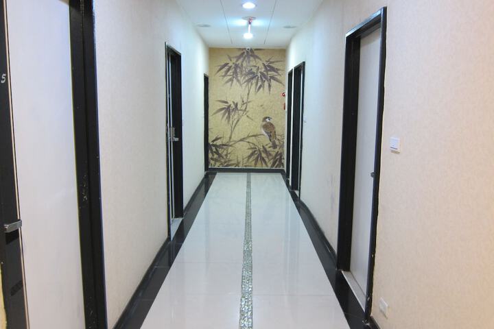 Ballroom/Hall 36 of 39