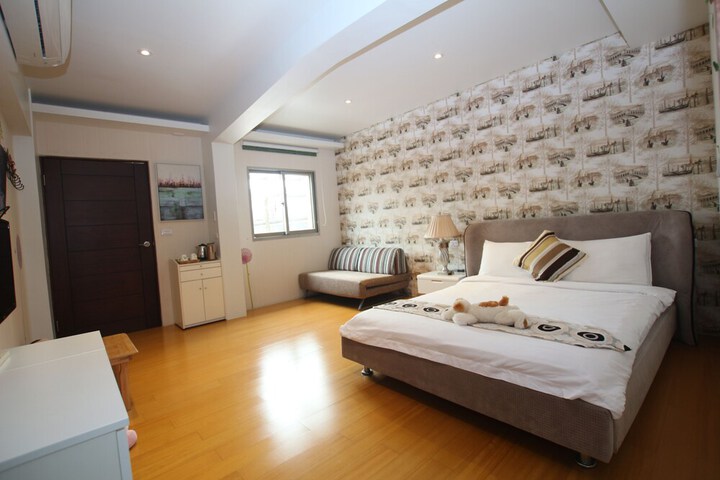Room 21 of 33