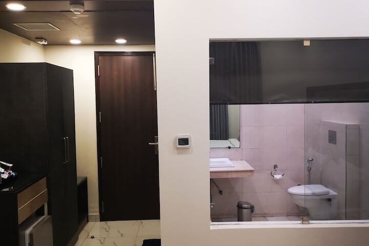 Room 52 of 98